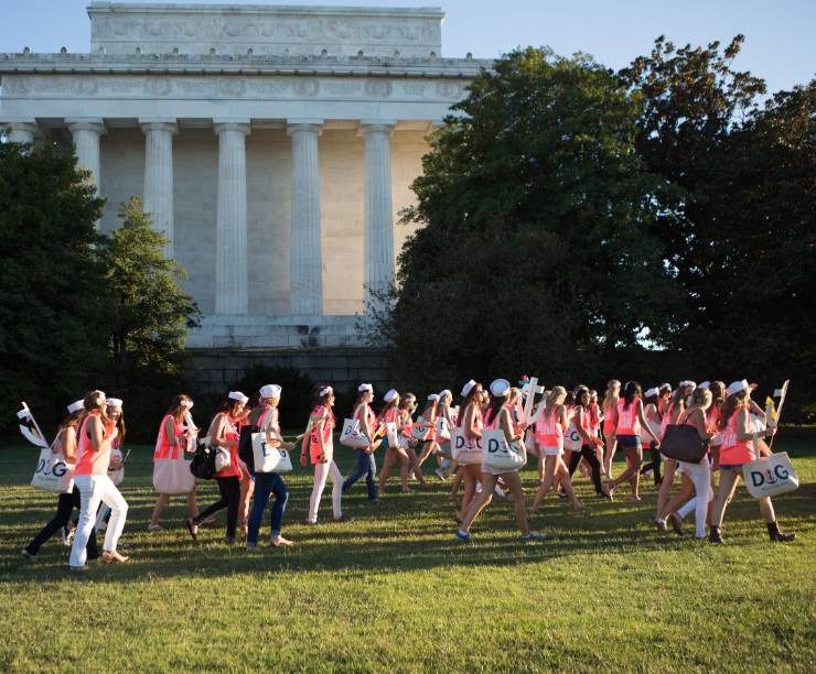 Students in a sorority walk together past the Lincoln Monument.