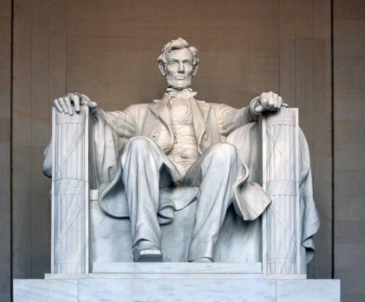 Close up photo of Abe Lincoln carved out of stone.