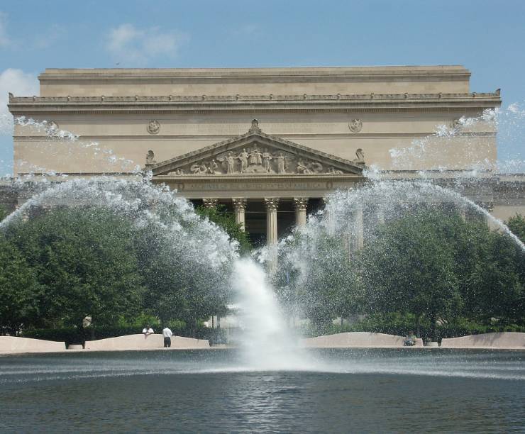 The National Archives building with fountains in front.